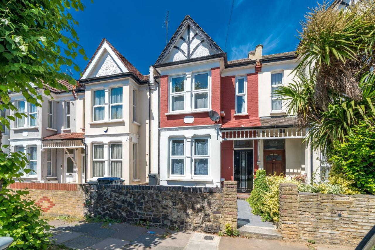 Homely 4-Bedroom Home With 2 Baths & Free Parking Londra Dış mekan fotoğraf