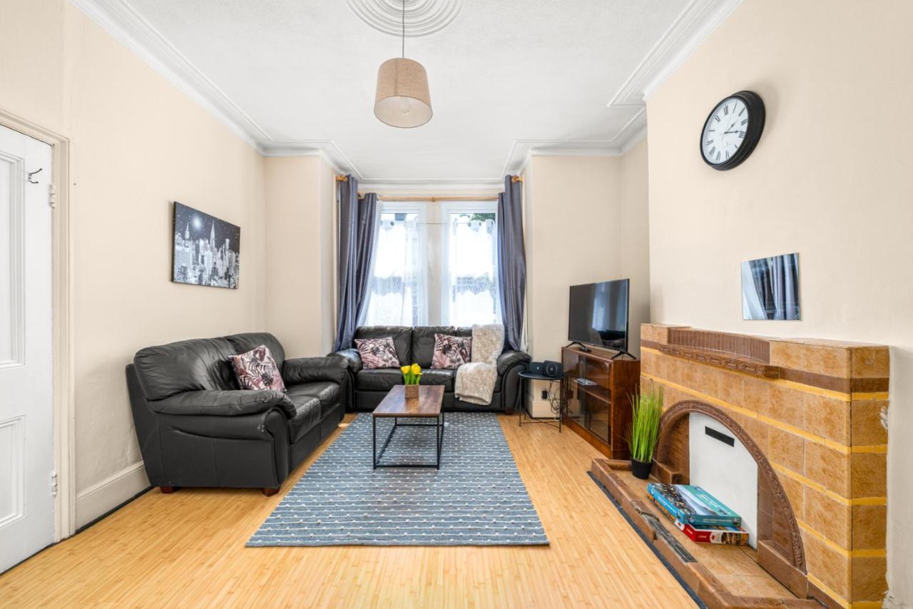 Homely 4-Bedroom Home With 2 Baths & Free Parking Londra Dış mekan fotoğraf