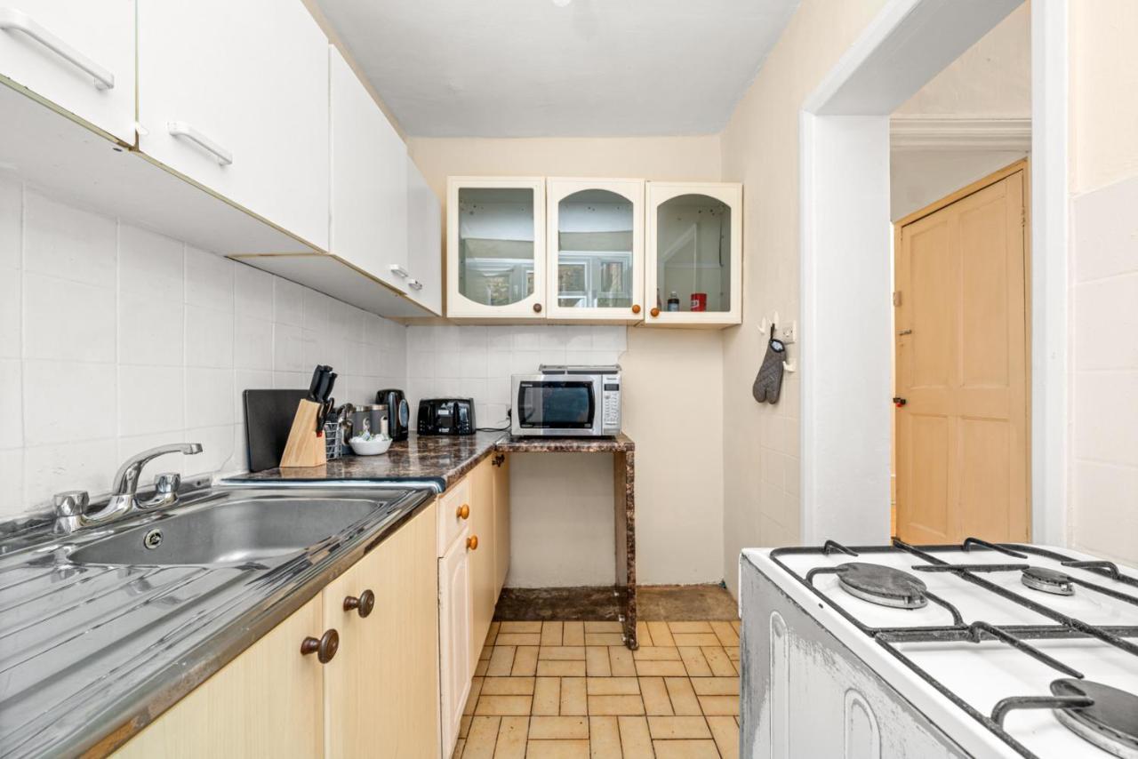 Homely 4-Bedroom Home With 2 Baths & Free Parking Londra Dış mekan fotoğraf