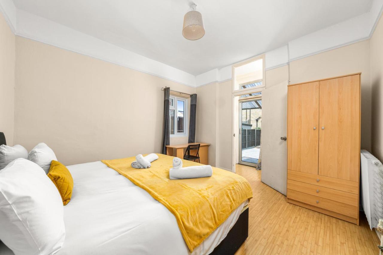 Homely 4-Bedroom Home With 2 Baths & Free Parking Londra Dış mekan fotoğraf