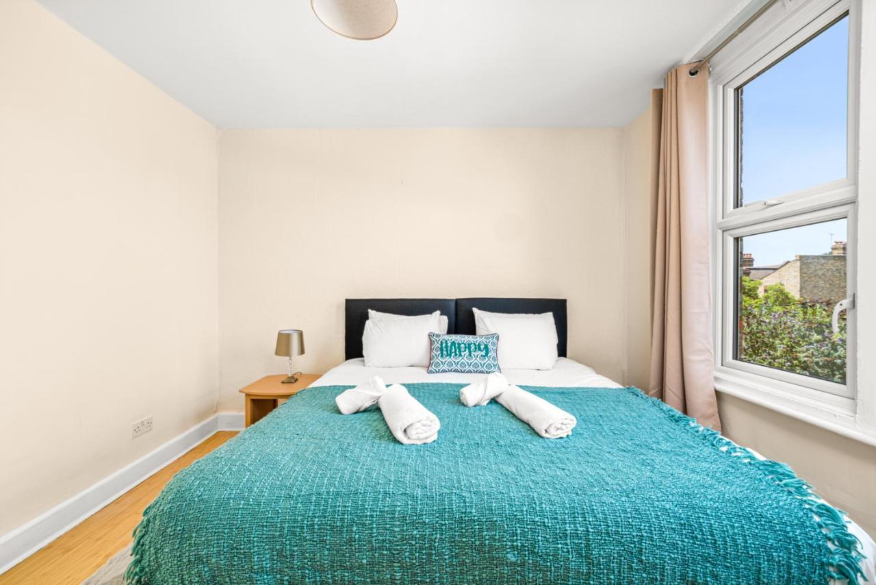 Homely 4-Bedroom Home With 2 Baths & Free Parking Londra Dış mekan fotoğraf