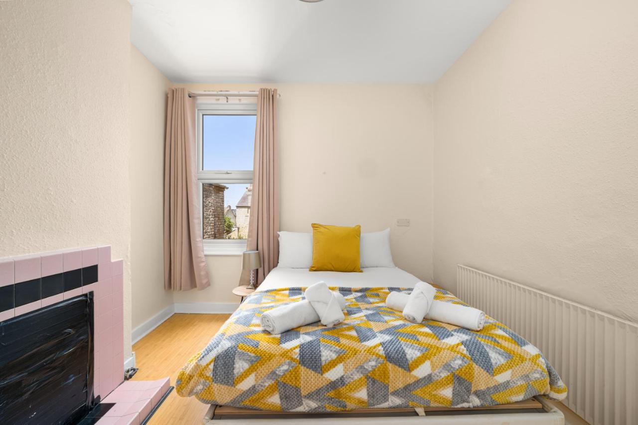 Homely 4-Bedroom Home With 2 Baths & Free Parking Londra Dış mekan fotoğraf