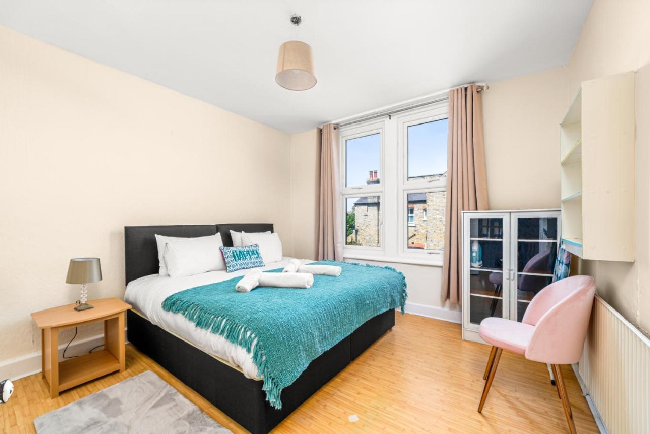 Homely 4-Bedroom Home With 2 Baths & Free Parking Londra Dış mekan fotoğraf